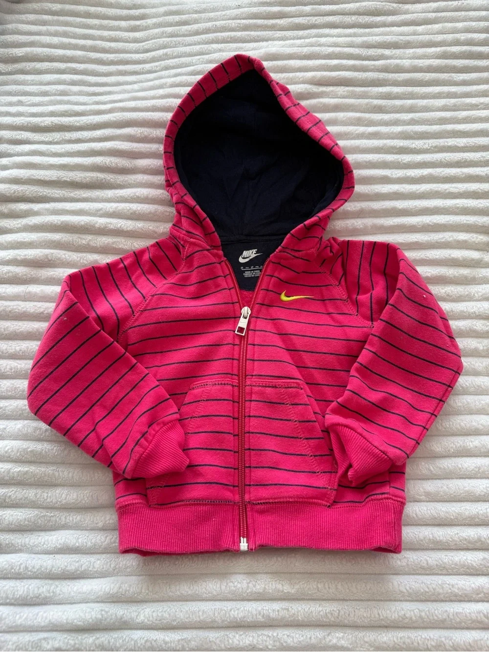 Nike Black Sweatshirt with Yellow Logo Tag - Picture 4 of 5